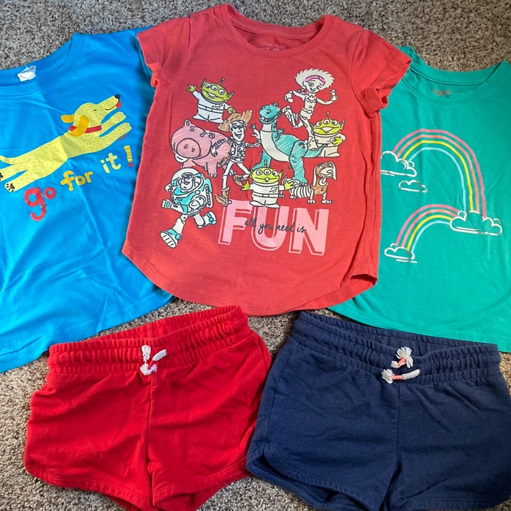 Girls size 4/5 bundle 3 tees and 2 shorts